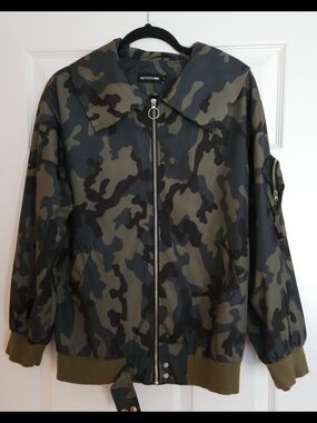 NWOT. PrettyLittleThing Olive and Black Camo Windbreaker  Jacket. Size S/M.